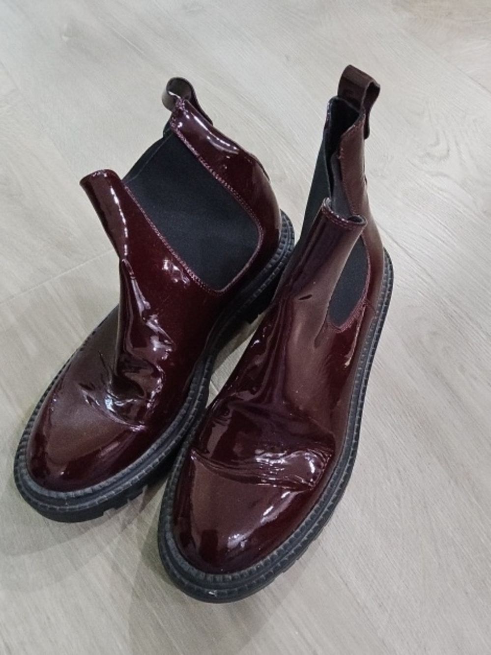 Agl Women's Glossy Wine Patent Chelsea Boots